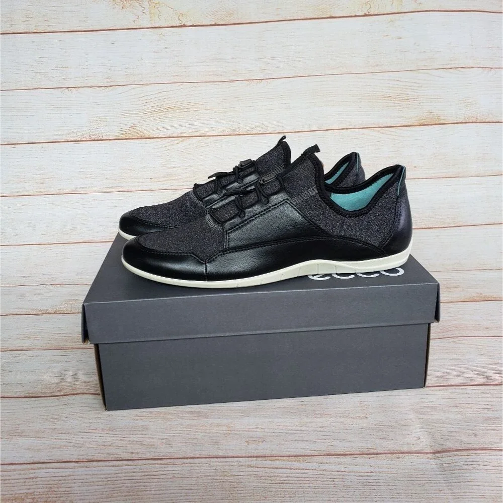 ECCO Women's Bluma Casual Walking Comfortable Sneakers Black White Size 10-10.5